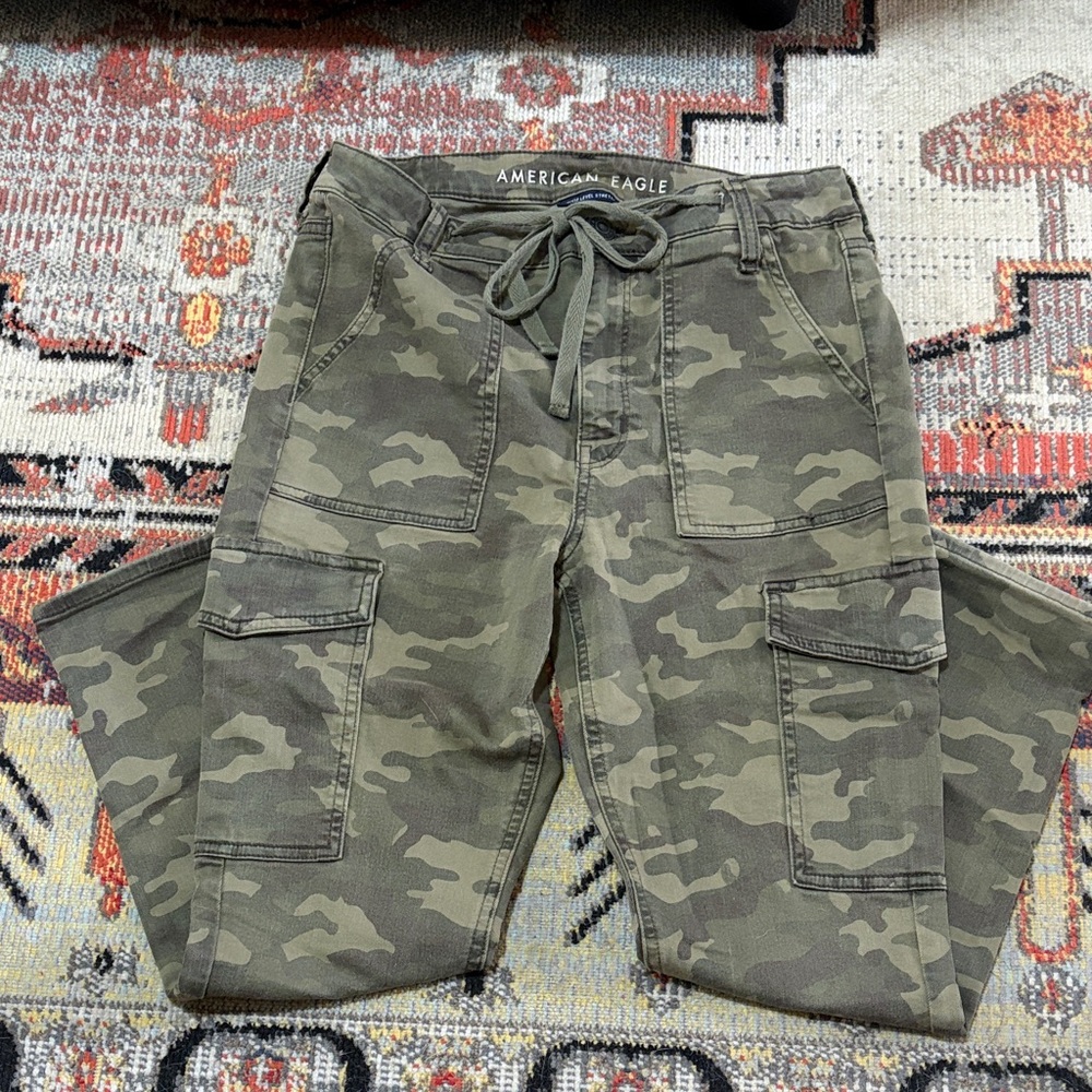 American Eagle Outfitters Olive Camo Cargo Jeggings Crop - Picture 4 of 6
